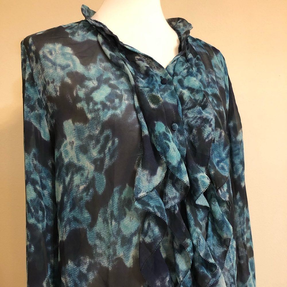Dialogue Abstract Print Lightweight Ruffle Top - Picture 11 of 12